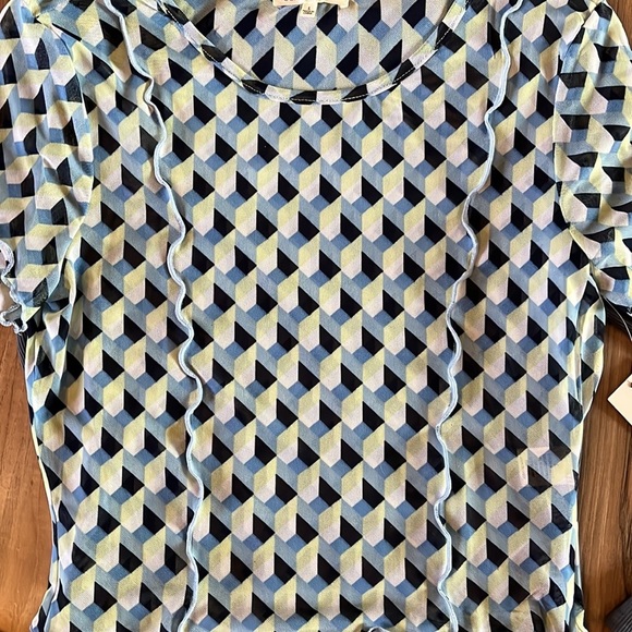 Mesh Geometric Stretch Top with Layering Long Sleeve Ribbed Tee - Picture 5 of 10